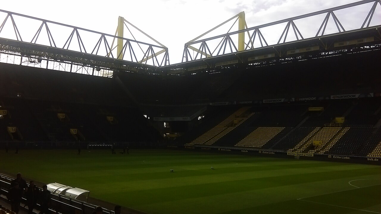 Stadion Borussije Dortmund — arhivska fotografija