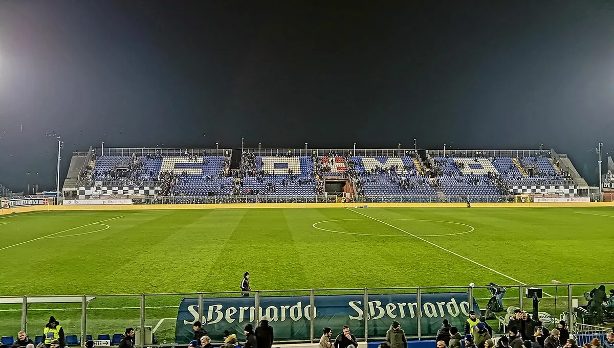 Stadion Giuseppe Sinigaglia, Como — arhivska fotografija