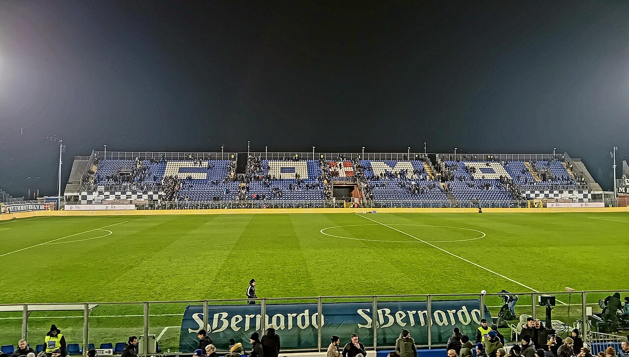 Stadion Giuseppe Sinigaglia, Como — arhivska fotografija