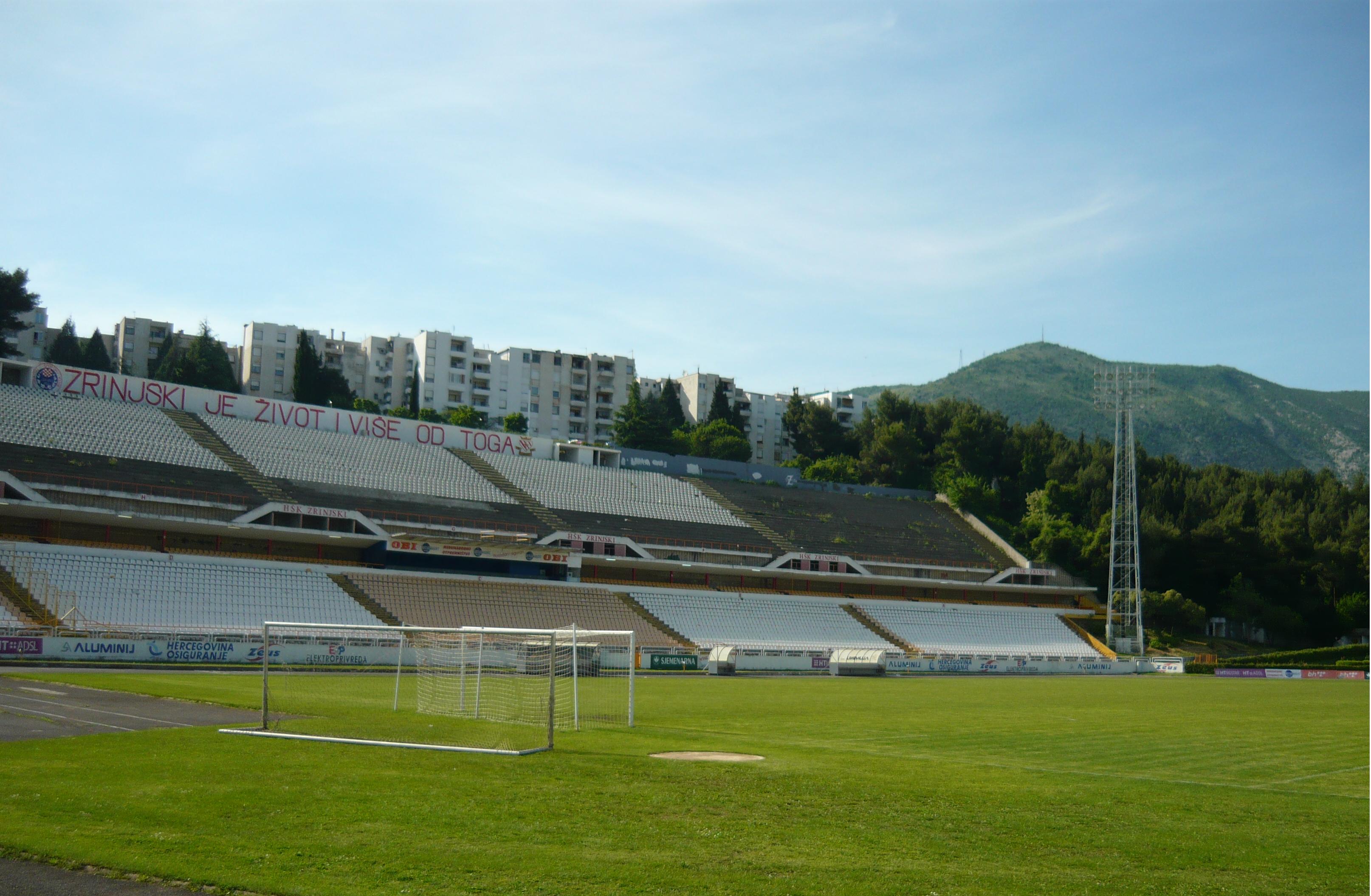 Zapadna tribina stadiona pod Bijelim brijegom, Mostar — arhivska fotografija